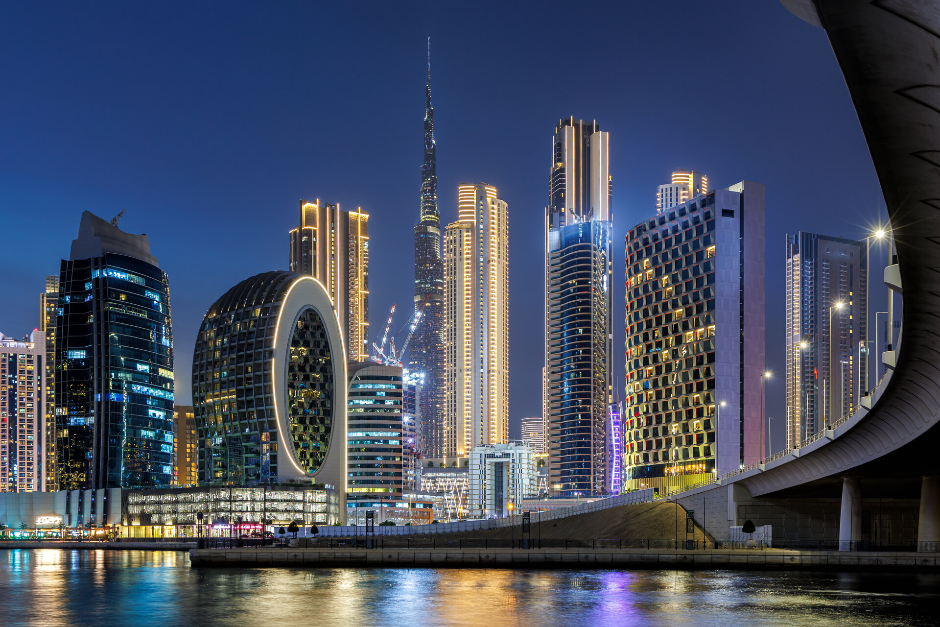 Dubai skyline city tour with luxury vehicle